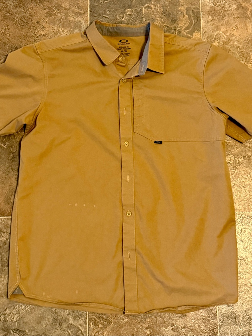 OAKLEY BUTTON UP